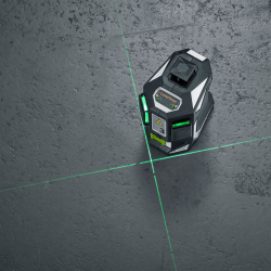 laserliner kreuzlinienlaser selbstnivellierend schwarzweiß mit grünen laserlinien auf betonboden