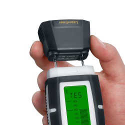 laserliner empfänger schwarz mit zwei metallpins und grünem lcd display in der hand