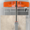 manuelle fliesenschneidemaschine mit orangem hebelgriff grauen metallschienen cm skala und beige fliese