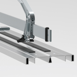 silberne aluminiumführungsschiene mit...