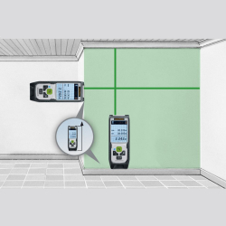 digitaler laserliner laser-entfernungsmesser mit grünem kreuzlaser an wand display 2,242 m