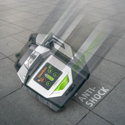 laserliner dual plus selbstnivellierender kreuzlinienlaser weiß schwarz grün auf gekacheltem boden antishock