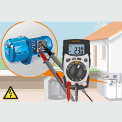 laserliner multimeter pocket xp mit messspitzen an blauem hauswasserpumpenmotor 230 v ac